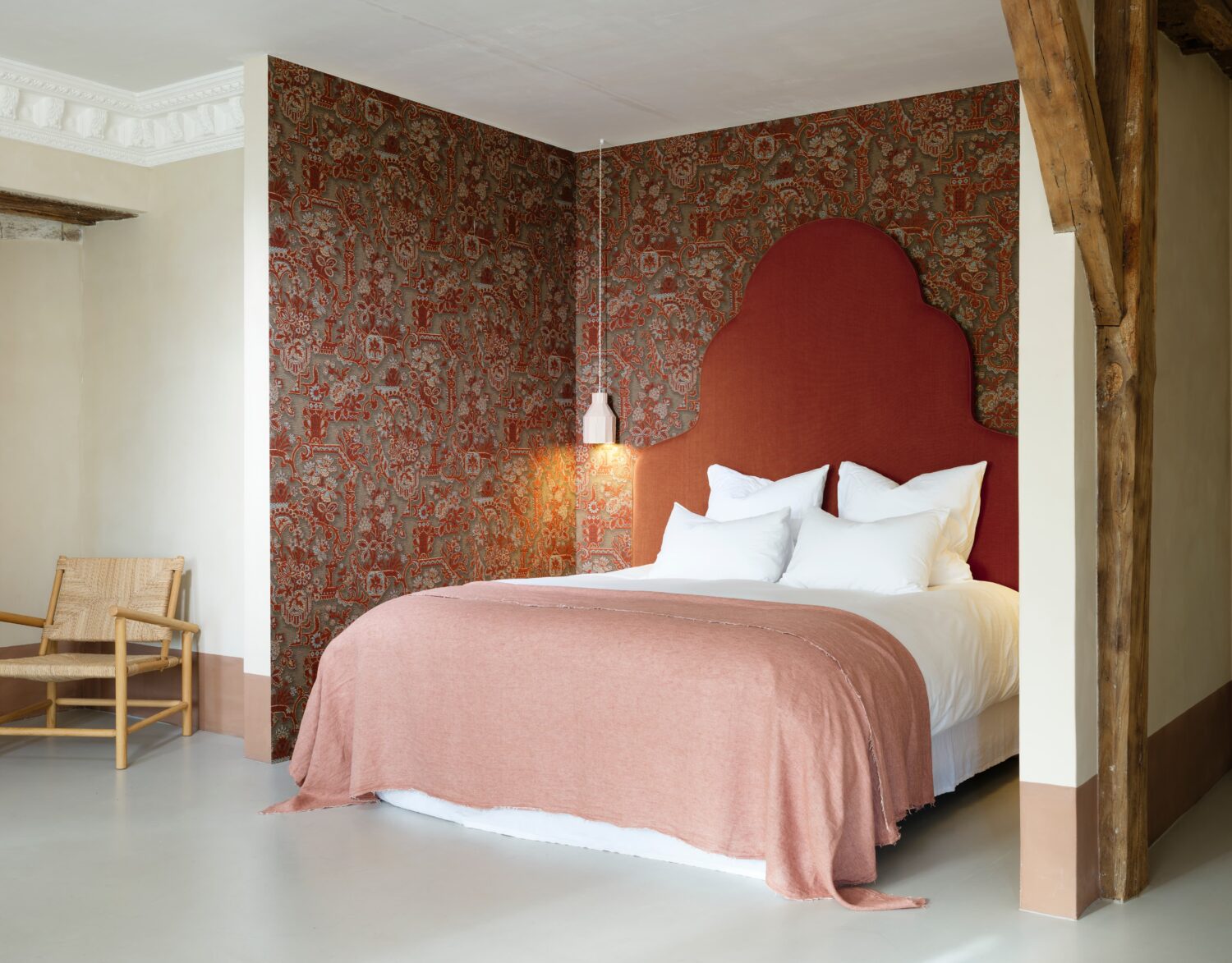 LesTapisseries_Brocade_97840_Roomshot_Print_HR Arte Brocade Vermilion - Per meter